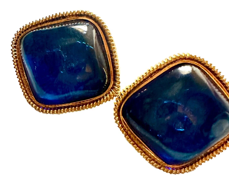 Pendientes de clip vintage Kenneth Jay Lane AVON Caprianti vidrio azul 1,5" años 80 Foto 4 de 4
