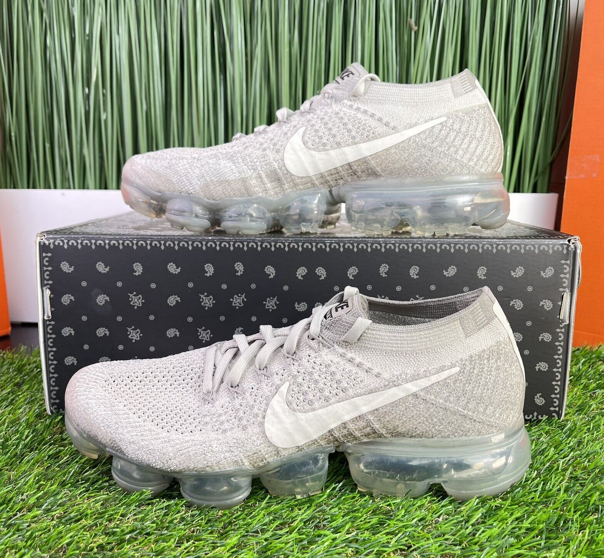 pale grey vapormax