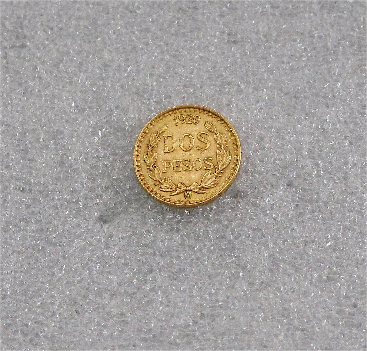 アクセサリー DOS PESOS 1920 Mexico Gold Dos Pesos Two Pesos Coin 0.0482 Troy Oz