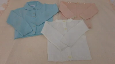 Lot Vintage De 3 Pulls Printemps Pour Fille 0-6 Mois Pâques Bleu Jaune Blanc - Photo 1/4