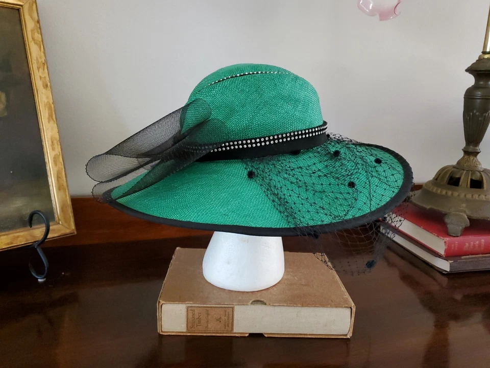Sombrero vintage Kelly verde tejido cisne creaciones colecciones de diseñadores pedrería  Foto 4 de 4