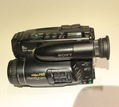 Sony Handycam  CCD-TR81 Handycam video Hi8 - Power On/Untested 