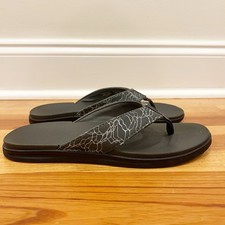 Olukai Sandals Flip Flops Mens 7 Black Alania Kai Pai M Wave Pattern Beach