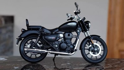 Echtes Royal Enfield Meteor 350cc Stellar Schwarzes Modell Miniatur RLCSMM00