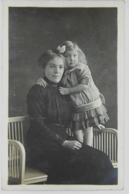 Photo mother with little daughter Holzwickede 1915