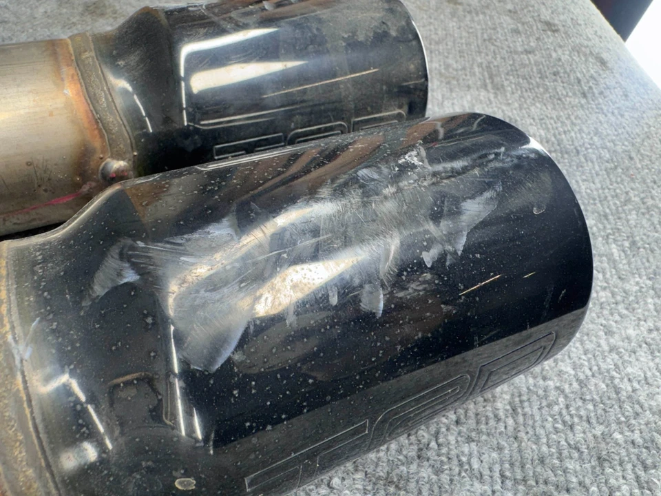 TOYOTA TUNDRA TRD 22-25 TUBO SILENCIADOR ESCAPE PUNTAS NEGRAS PARACHOQUES TRASERO 3.4L OEM Foto 4 de 4