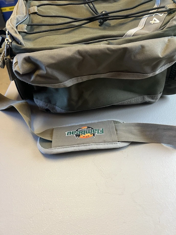 Bolsa de lona verde Flambeau aparejos de pesca de caza Foto 3 de 4