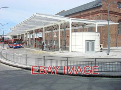 FOTO WEISSER STADTBUSBAHNHOF EINE NEUE ANLAGE GEBAUT, UM DAS NAHE GELEGENE WESTFIELD zu bedienen