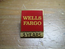 BRAND NEW WELLS FARGO 5 YEARS SERVICE PIN! GOLD TONED! BONUSES INCLUDED