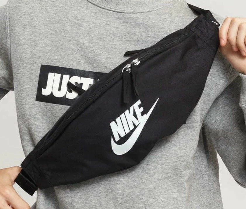 Nike Sportswear Heritage Hip Pack.