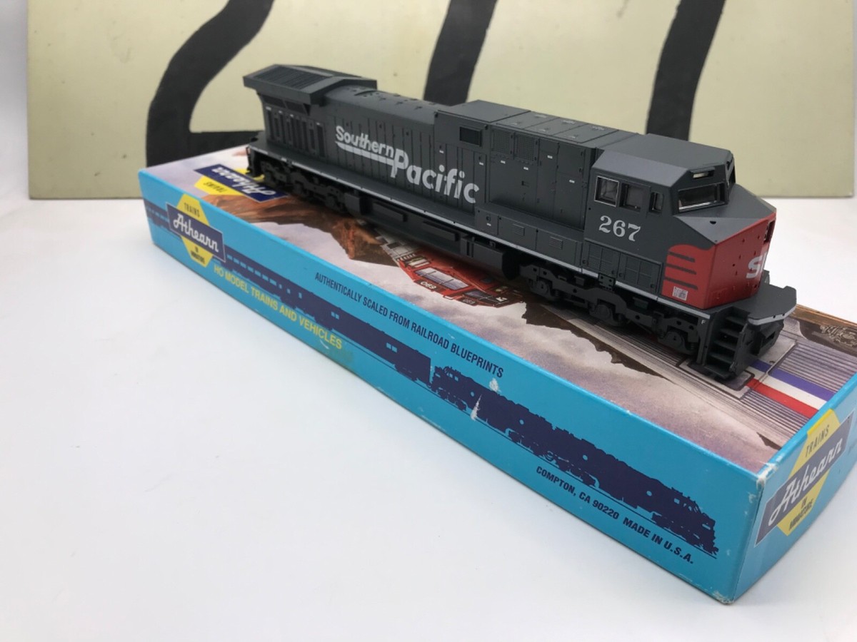 Athearn Ho Scale Southern Pacific AC4400 Powered Diesel Locomotive