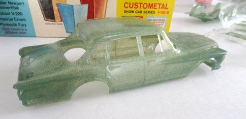 Kit modelo Revell Custometal Metalflake 1962 Plymouth Valiant V-200 - Imagen 3 de 22