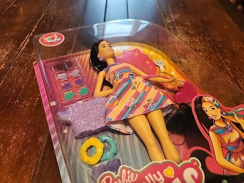 Barbie Totally Hair Fashion Doll with Heart Theme, Extra-Long Hair Accessories