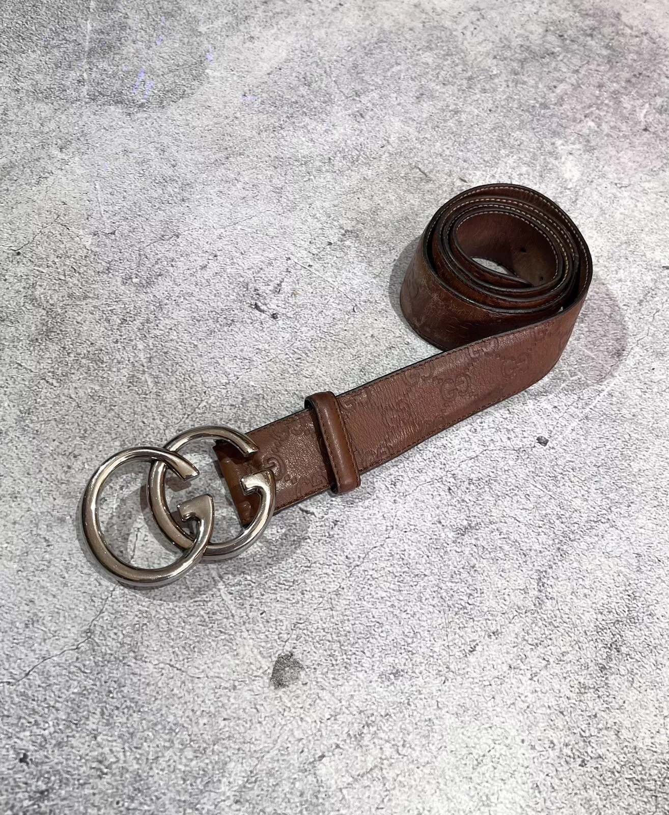 Ceinture marron en cuir pressé logo GUCCI GG logo Marmont monogramme fabriquée en Italie
