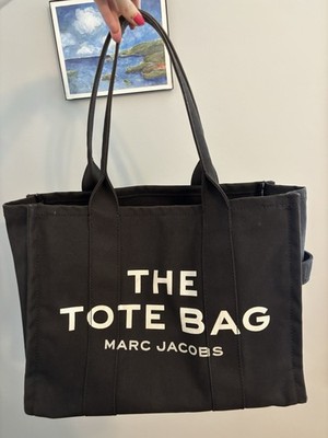 Marc Jacobs The Tote Bag Large Black Tote Zip Closure Logo Accents Inner Pockets