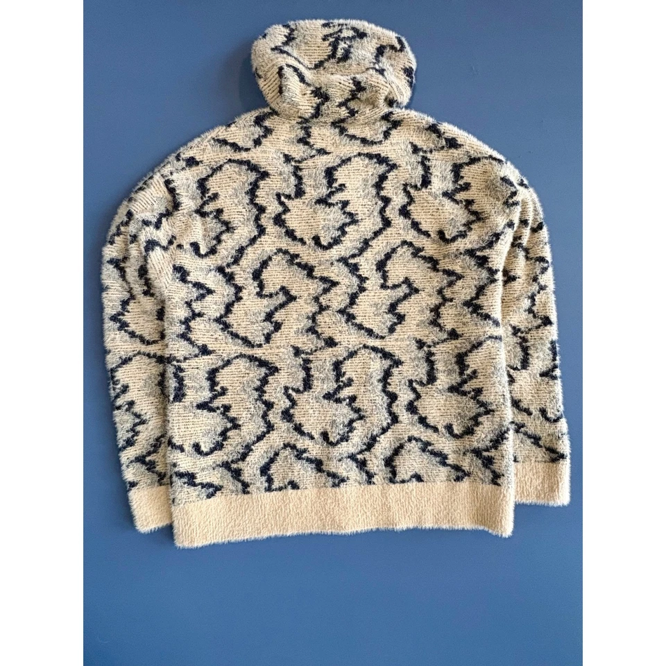 Chaqueta con capucha difusa con cremallera para mujer Zara | Talla mediana | Camuflada negra y crema Foto 3 de 4