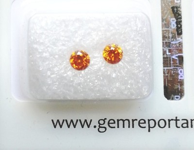 Fancy Intense Orange Brillant Matching- Paar für Ohrringe,0,42 ct, SI1