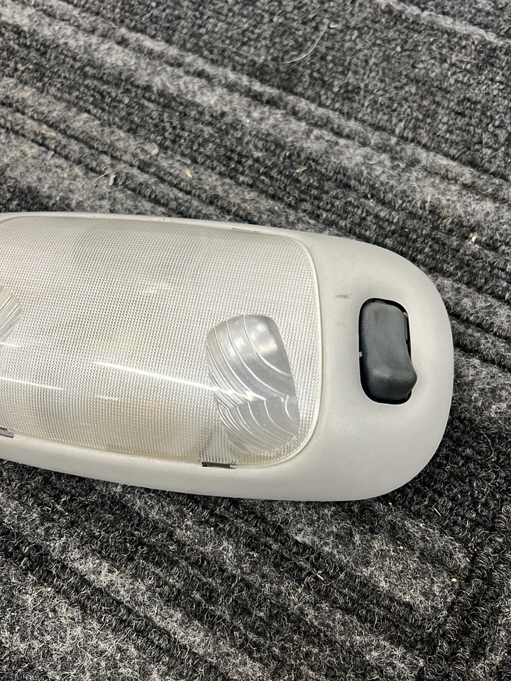 Ford F-450 Super Duty 2006 serie F luz domo F4DB-13776-BCW Foto 2 de 4