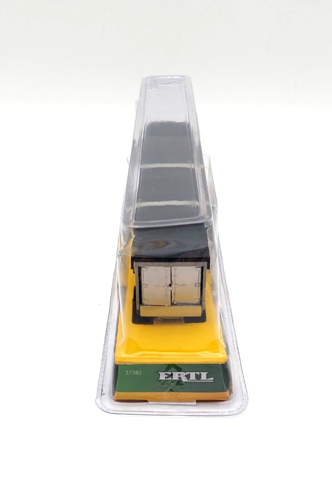 John Deere HAULER SEMI AND GRAIN TRAILER 1:64 Diecast Vehicle Sealed Brand New - Image 3 of 4