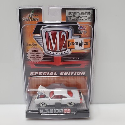 Rare M2 Machines Detroit-Muscle 1970 Dodge Super Bee Chase White 1