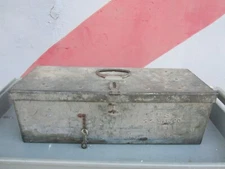 Vintage WWII Era US SS MFG CO 1943 Metal Tool Box W/ Small Parts compartment