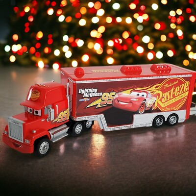 マテル　カーズLightning McQueen ハウラー、ピットクルーセット Mattel Disney Pixar Cars - Transforming Lightning McQueen for sale