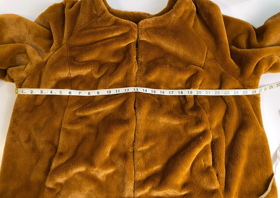 Jaqueta feminina de pele sintética G.I.L.I plus 2X manga pulseira forrada marrom raposa QVC - Imagem 4 de 4