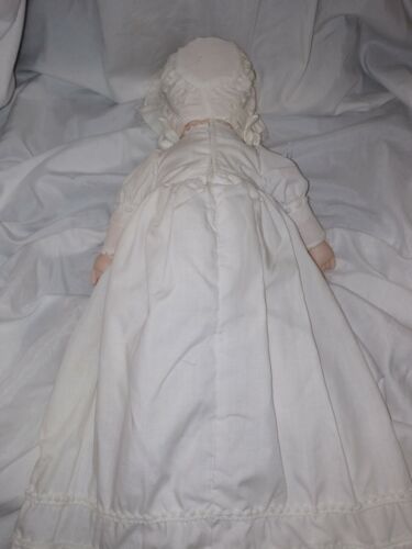 Muñeca de porcelana Baby Love de Russ - Imagen 7 de 9