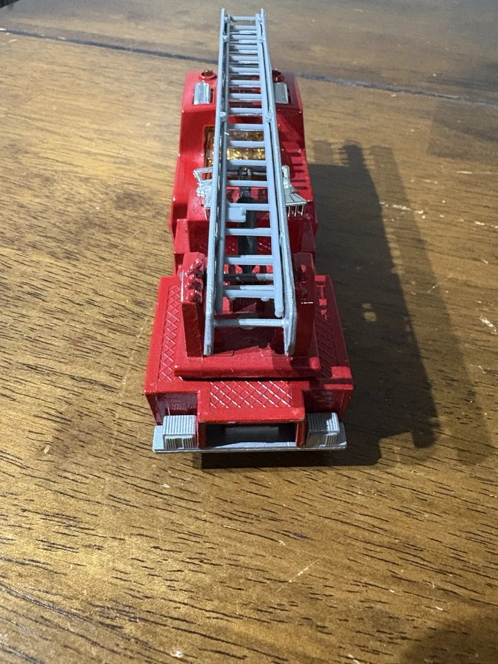 Camión modelo Matchbox Super Kings K-9 Fire Tender escala 1/24 Foto 4 de 4