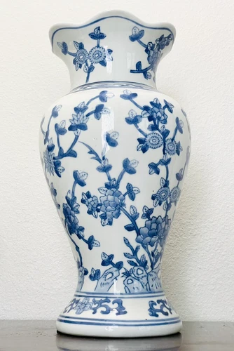 1950s De Chang Tao Ci Blue & White Floral Chinoiserie Porcelain 14" Vase Scallop