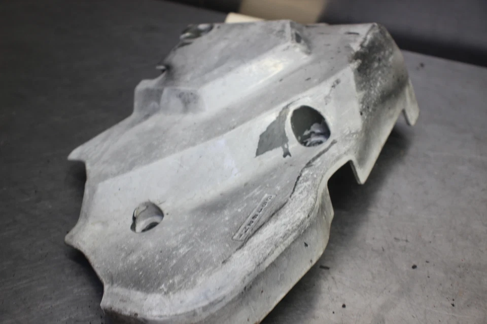 08-12 SUZUKI KATANA 650 GSX650F Front Sprocket Cover Foto 3 de 4