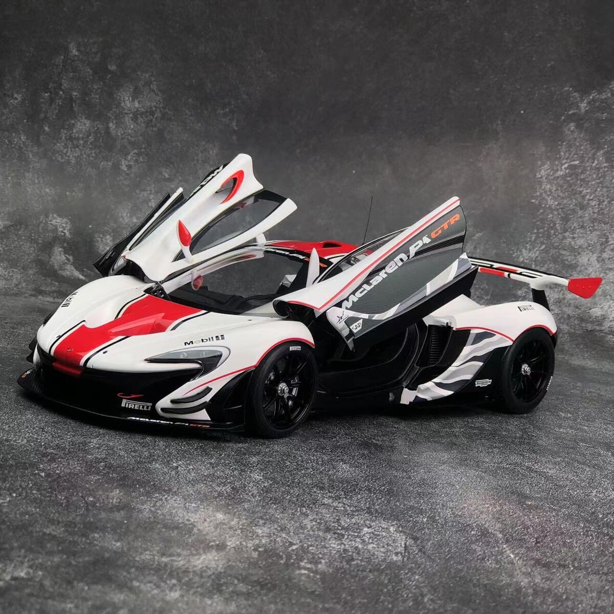 Autoart 1/18 McLaren P1 GTR collectible car model White with Autoart 1/18 McLaren P1 GTR collectible car model White with
