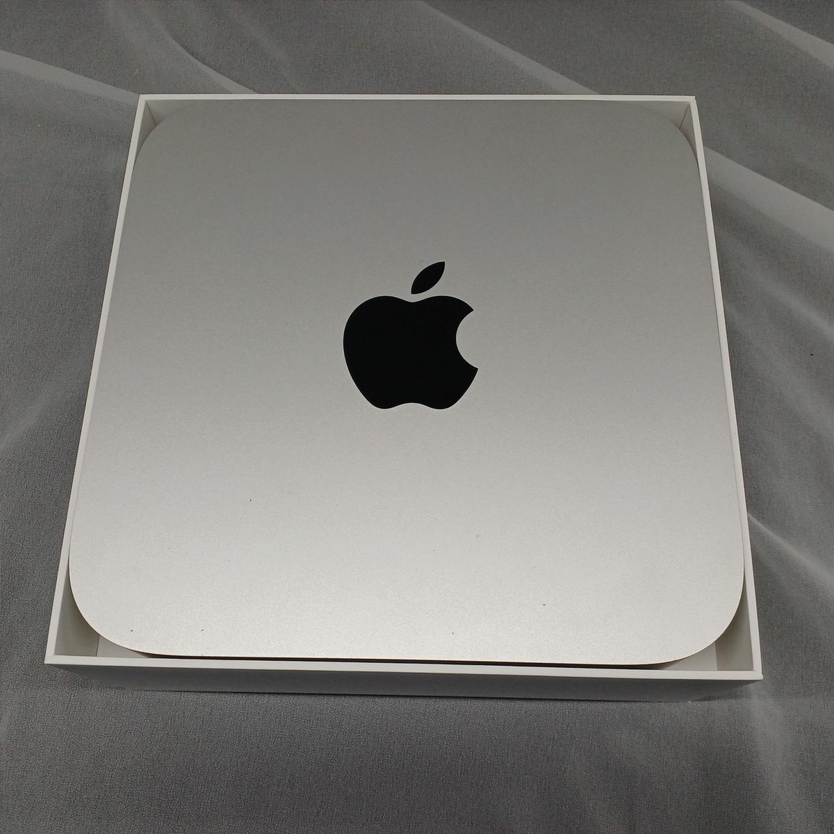 【中古】Apple Mac mini M2 8GB 256GB SSD 美品 Apple Mac mini (256GB SSD, M2, 8GB, Gigabit Ethernet) Silver
