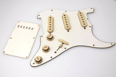 Aged ST-64' Pickguard Ass.Parchment-57/62' fits Fender Strat  US/Vint.Mex Series