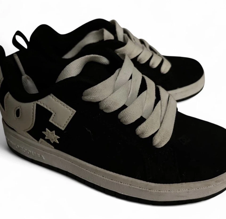 DC 儿童鞋 2-2.5 男女通用黑白运动鞋 二手 状况良好 — 第 2/4 张图片