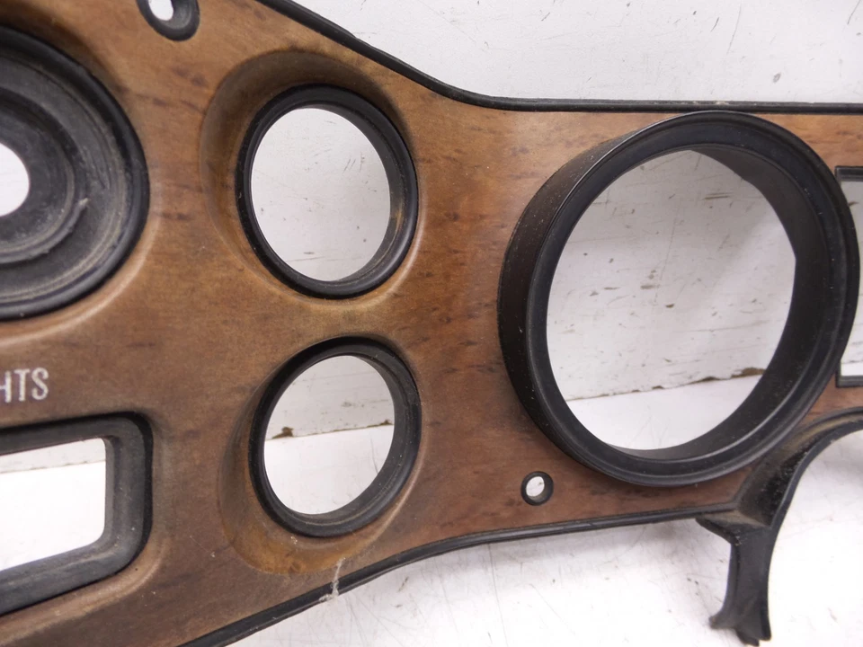 70-78 科迈罗仪表板仪表簇簇边框装饰原装 GM 6264712 — 第 3/4 张图片