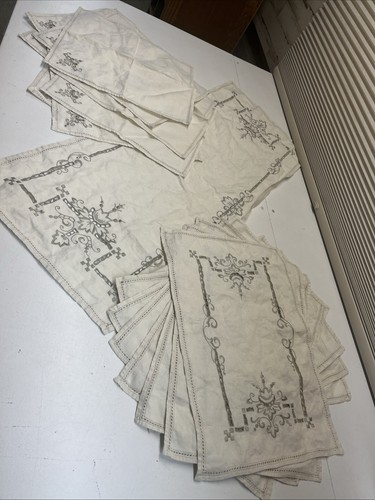 Vintage set of 8 Linen Embroidered Placemats Napkins Runner