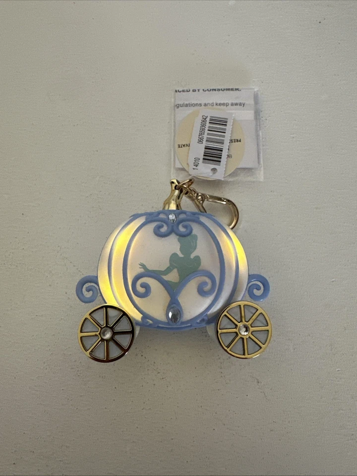 Bath & Body Works 迪士尼灰姑娘马车 Coach Pocketbac 凝胶支架亮起 — 第 4/4 张图片