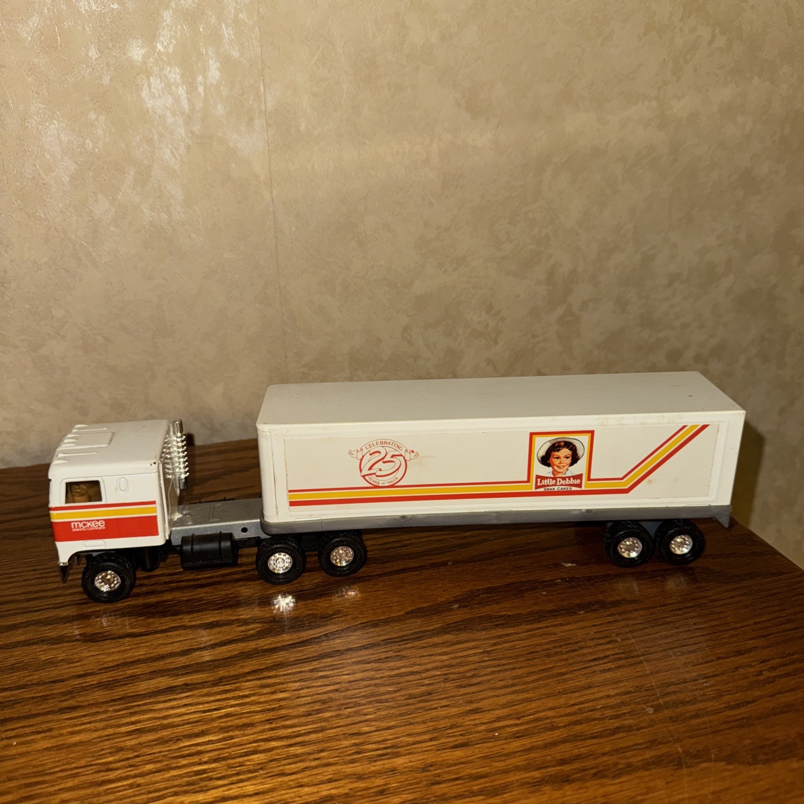 Vintage 1990’s Ertl Little Debbie Die Cast Truck With Trailer