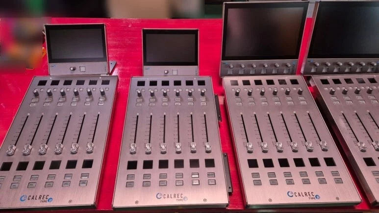 Calrec Tipo R - Paneles de consolas de audio de difusión AD6501 UR6500 MU6411 6410 IM6413 Foto 3 de 4