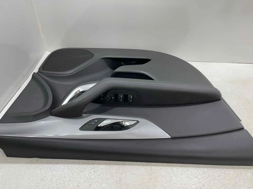 Panel de moldura de puerta del conductor delantero izquierdo negro OEM para Chevrolet Blazer 2023 2024 Foto 3 de 4