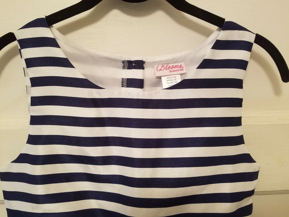 Vestido sem mangas listrado com babados Bloome De Jeune Fille feminino tamanho 16 branco/marinho - Imagem 2 de 4
