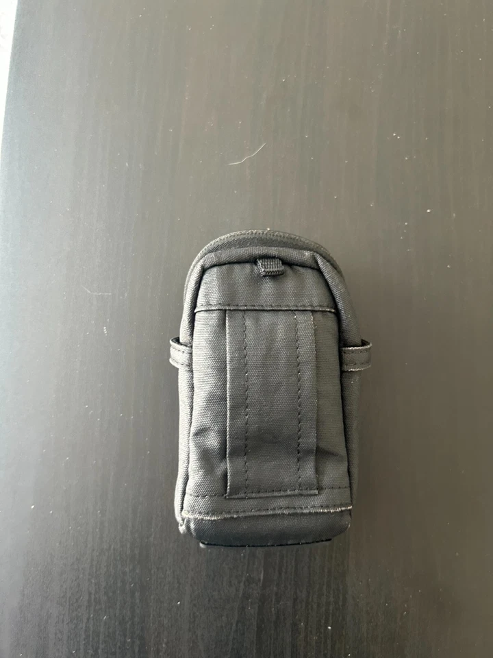 Sandstrom Compact Camera Case. With Carry Strap & Raincover. Black. - Image 4 of 4