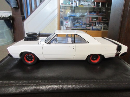 1:18 GreenLight Pre-Production Sample 1969 Chrysler VF Valiant WHITE DDA Blown - Picture 2 of 12