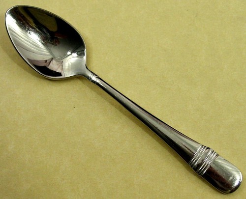 Oneida Silver, 2000 Astragal Pattern, 18/10 Stainless, Heirloom, Glossy - Picture 8 of 10