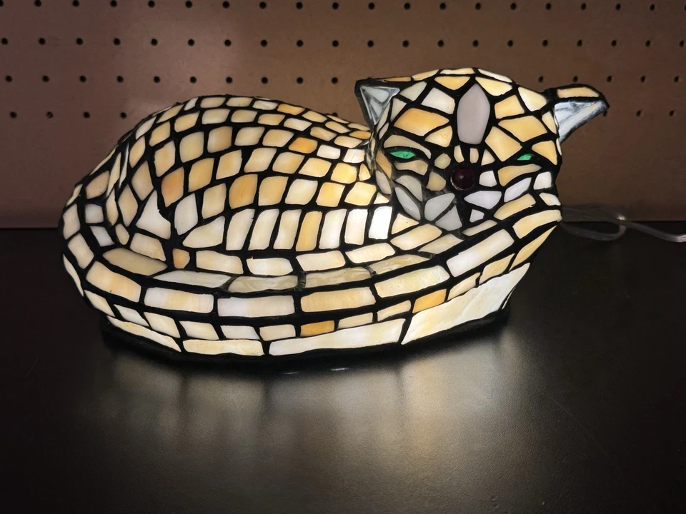 Vintage 1998 Tiffany Style CAT Lamp Stained Glass Decorative Night Light - Image 2 of 4