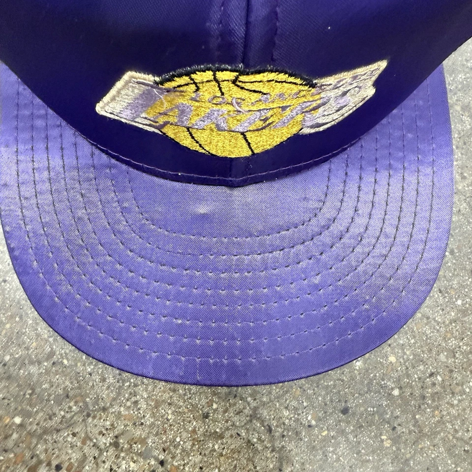 Gorra de colección Los Angeles Lakers SnapBack satinada AJD Supersatin años 80 HECHA EN EE. UU. Foto 3 de 4