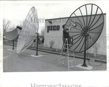 Press Photo Dan Cosco Checks Satellite Dishes at Pico Building in Liverpool