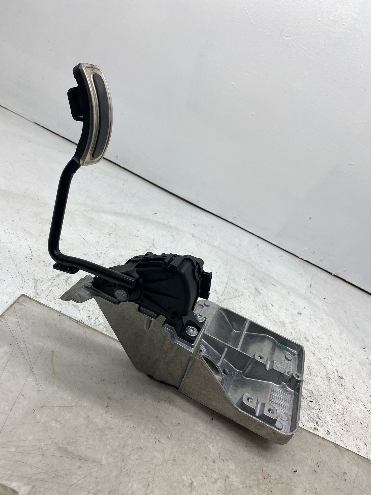 2013-2018 BENTLEY FLYING SPUR OEM GAS & BRAKE PEDAL SET X2 3W1721503C 3W1723150