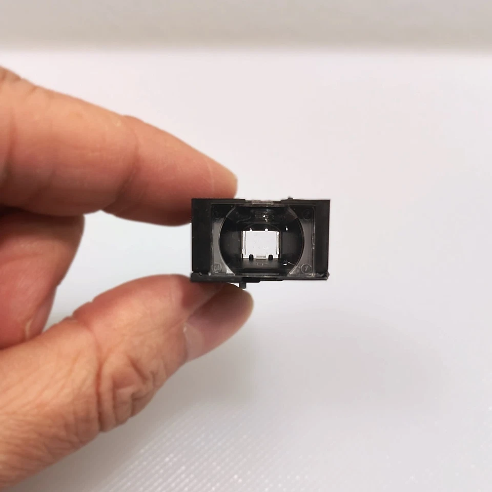 Optical Viewfinder (35mm) Hot Shoe Accessory Lens Only [Kodak Disposable Camera] - Image 4 of 4